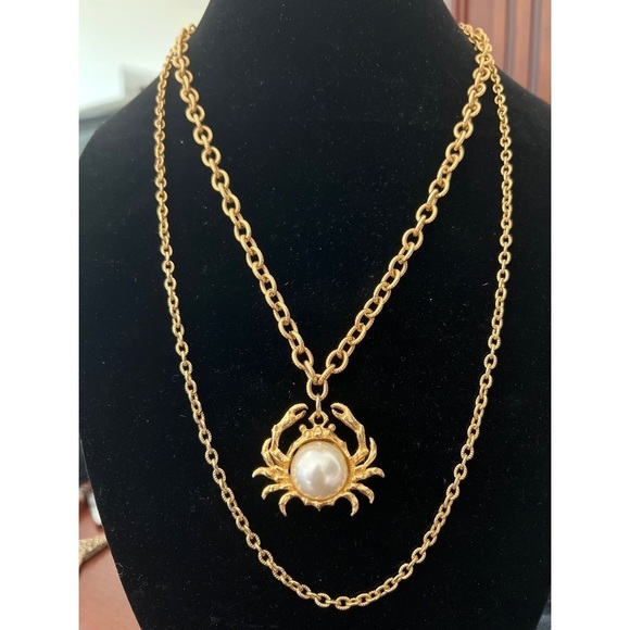 VINTAGE Gold Two Strand Faux Pearl Crab Necklace - Picture 2 of 8